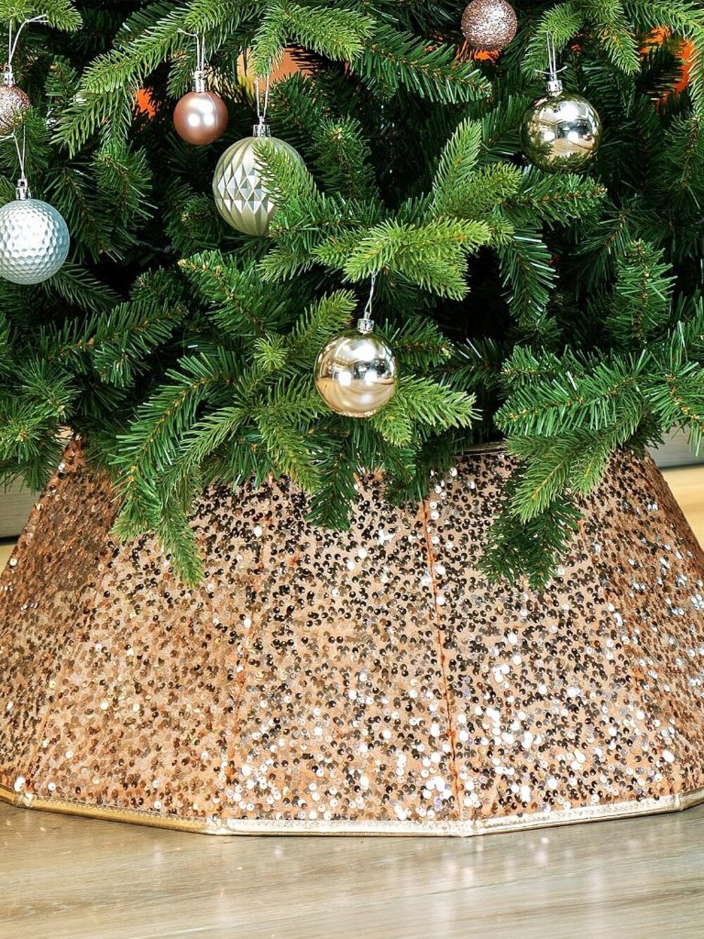 Sparkling Champagne Gold Christmas Tree Collar – Color Shifts with Light – 25.2″